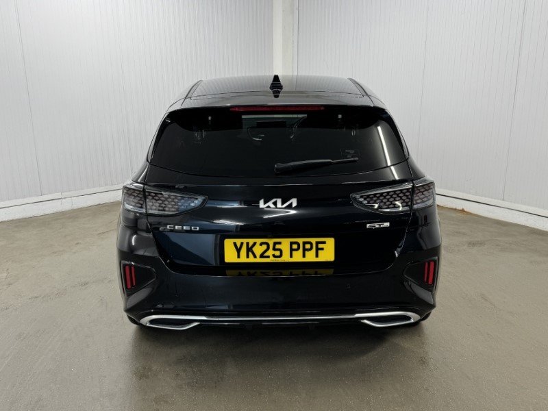 2025 (25) KIA CEED 1.5T GDi ISG 138 GT-Line 5dr 5009938