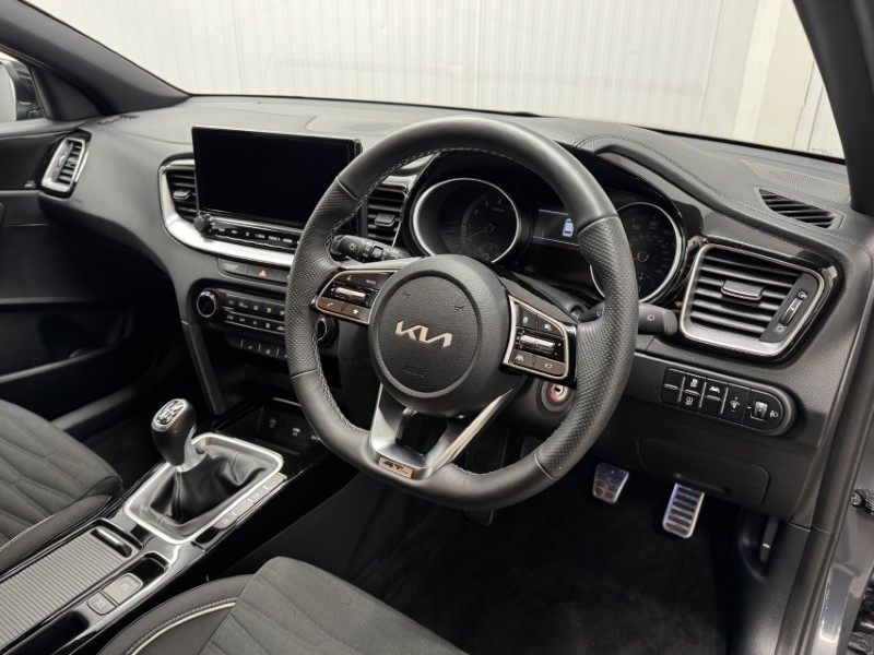 2025 (25) KIA CEED 1.5T GDi ISG 138 GT-Line 5dr 5007420