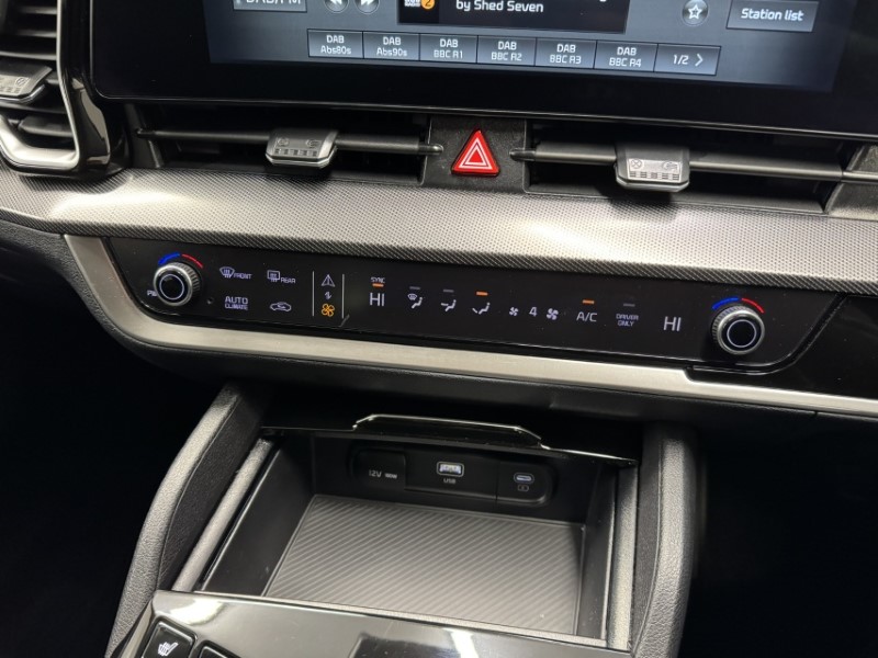 2023 (73) KIA SPORTAGE 1.6T GDi PHEV 3 5dr Auto AWD 5034895