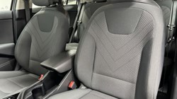 2023 (72) KIA NIRO 1.6 GDi Hybrid 2 5dr DCT 5017064