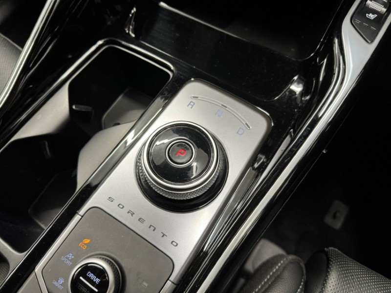 2024 (73) KIA SORENTO 1.6 T-GDi HEV Edition 5dr Auto 5045361