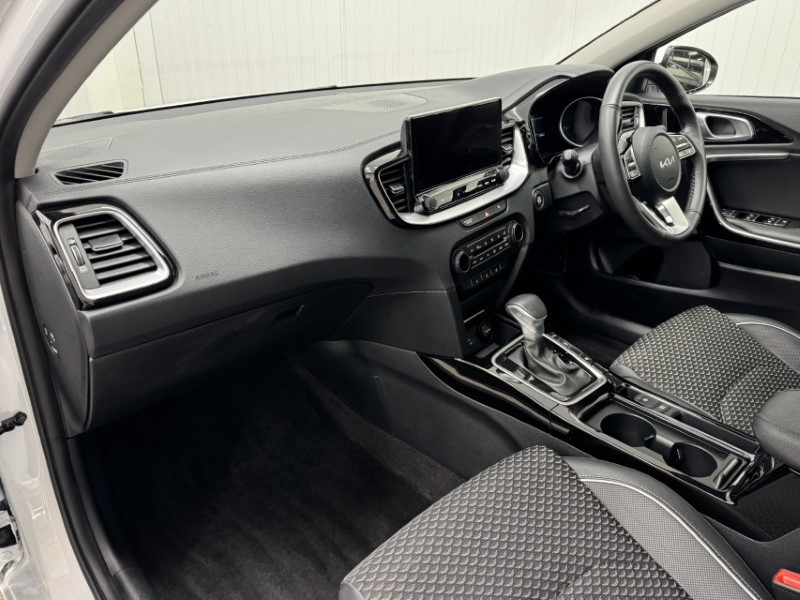 2025 (25) KIA CEED 1.5T GDi ISG 138 3 5dr DCT 5030960