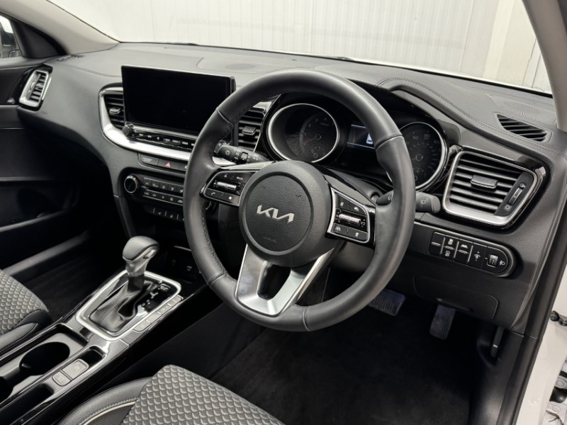 2025 (25) KIA CEED 1.5T GDi ISG 138 3 5dr DCT 5030963