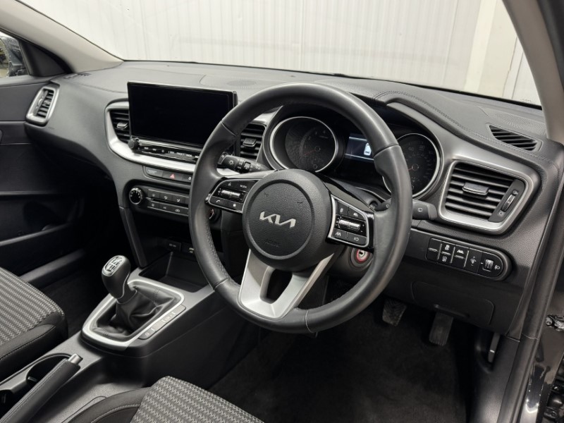 2025 (25) KIA CEED 1.5T GDi ISG 138 2 5dr 5030940