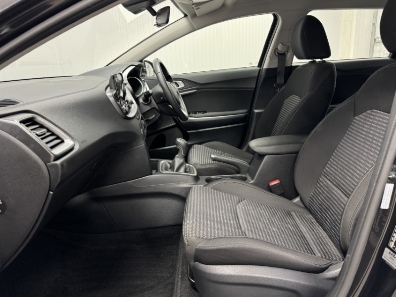 2025 (25) KIA CEED 1.5T GDi ISG 138 2 5dr 5030939