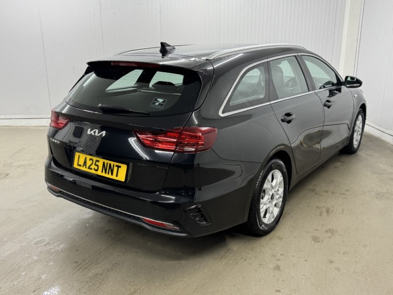 2025 (25) KIA CEED 1.5T GDi ISG 138 2 5dr 5030914