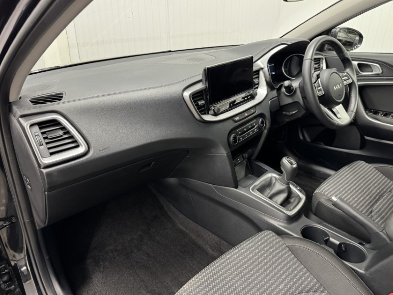 2025 (25) KIA CEED 1.5T GDi ISG 138 2 5dr 5030919