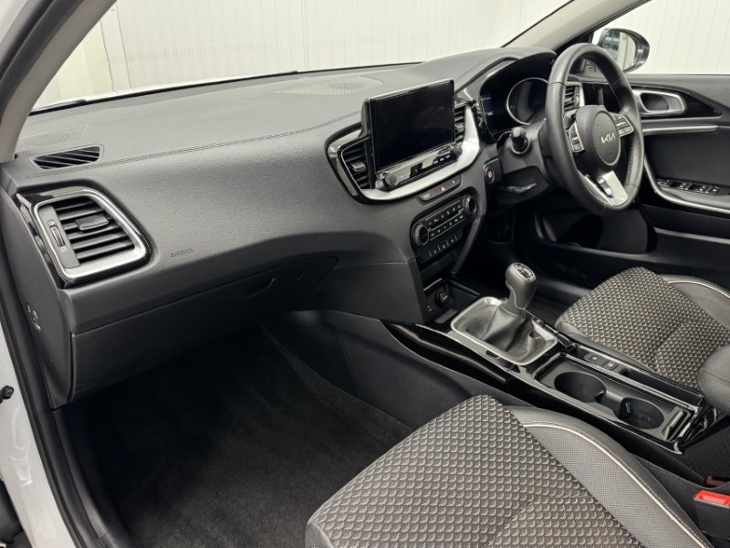 2025 (25) KIA XCEED 1.5T GDi ISG 138 3 5dr 5061743