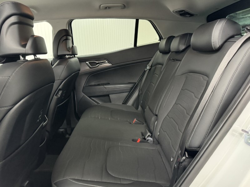 2025 (25) KIA SPORTAGE 1.6T GDi 207 HEV 3 5dr Auto 5075047