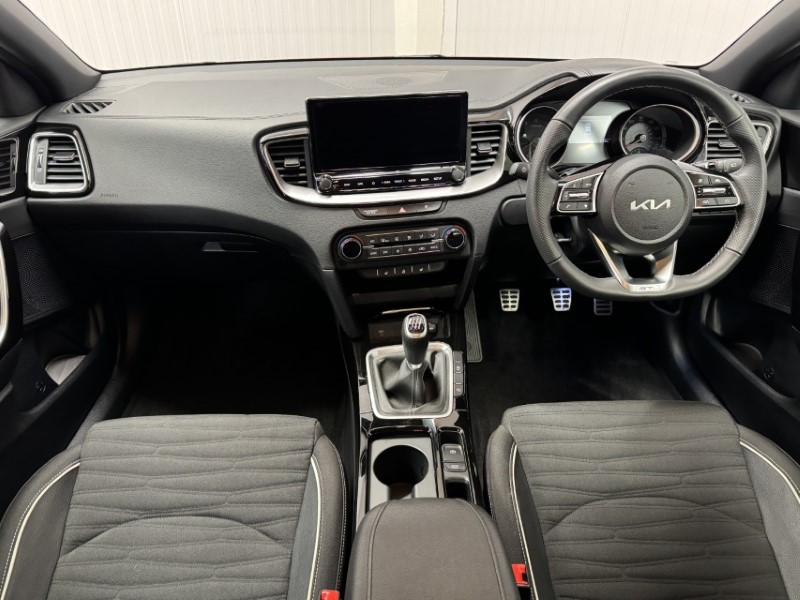 2025 (25) KIA CEED 1.5T GDi ISG 138 GT-Line 5dr 5091354