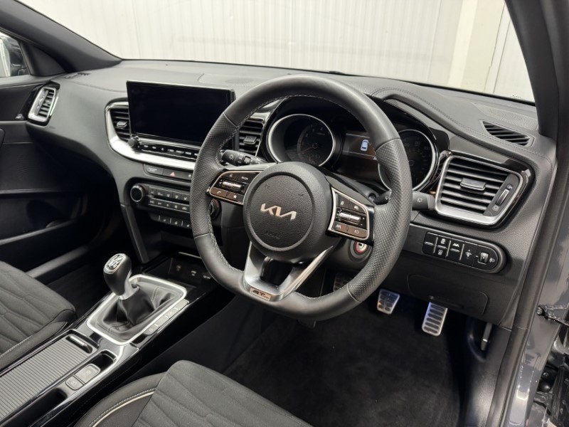 2025 (25) KIA CEED 1.5T GDi ISG 138 GT-Line 5dr 5097927