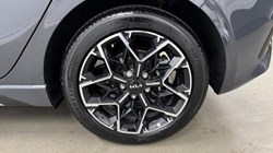 2025 (25) KIA CEED 1.5T GDi ISG 138 GT-Line 5dr 5097921