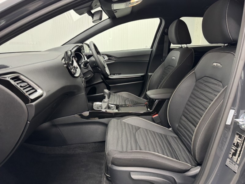 2025 (25) KIA CEED 1.5T GDi ISG 138 GT-Line 5dr 5097925
