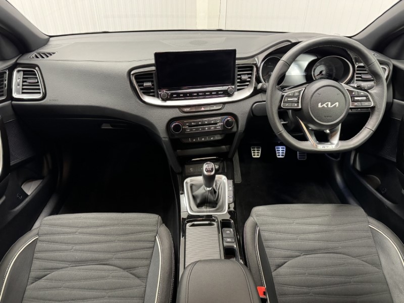 2025 (25) KIA CEED 1.5T GDi ISG 138 GT-Line 5dr 5097923