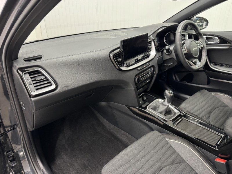 2025 (25) KIA CEED 1.5T GDi ISG 138 GT-Line 5dr 5097924