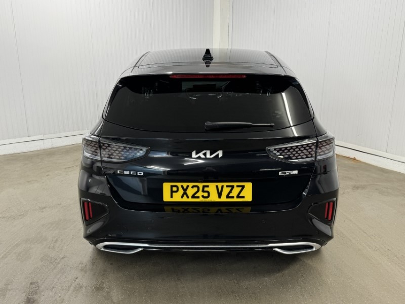 2025 (25) KIA CEED 1.5T GDi ISG 138 GT-Line 5dr DCT 5102901