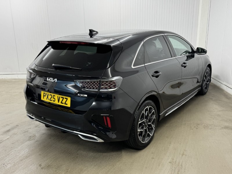 2025 (25) KIA CEED 1.5T GDi ISG 138 GT-Line 5dr DCT 5102902