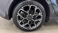 2025 (25) KIA CEED 1.5T GDi ISG 138 GT-Line 5dr DCT 5102927