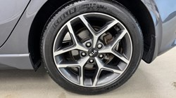 2021 (21) KIA CEED 1.5T GDi ISG GT-Line 5dr 5217789