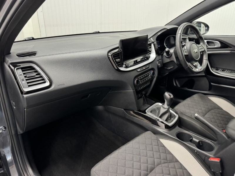 2021 (21) KIA CEED 1.5T GDi ISG GT-Line 5dr 5217792