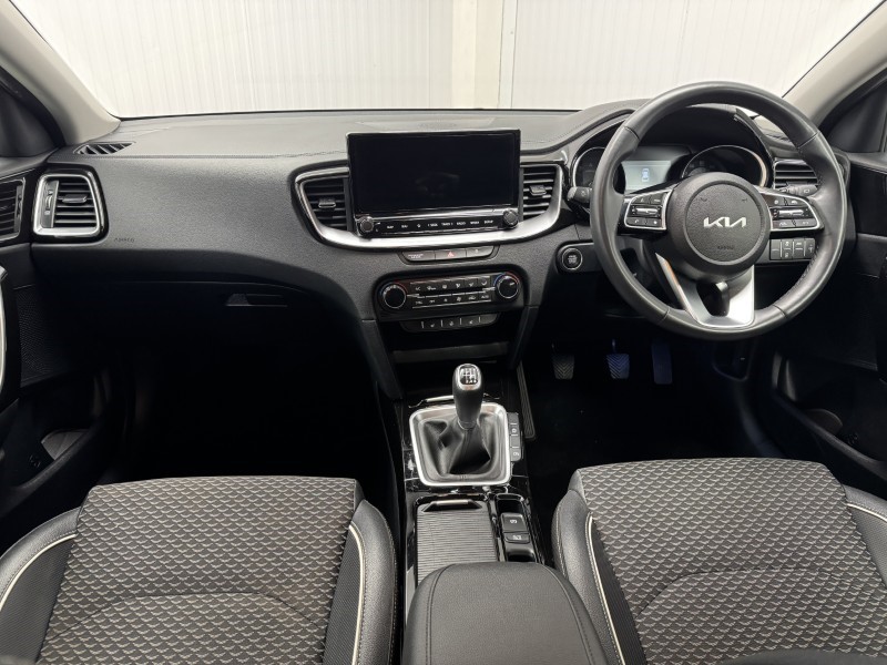 2024 (24) KIA CEED 1.5T GDi ISG 138 3 5dr 5374064
