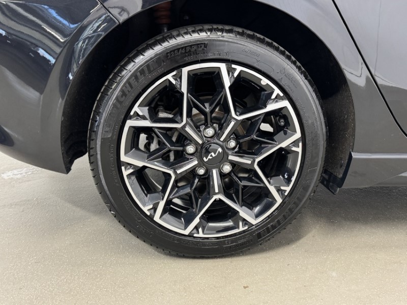 2025 (25) KIA CEED 1.5T GDi ISG 138 GT-Line 5dr DCT 5252396