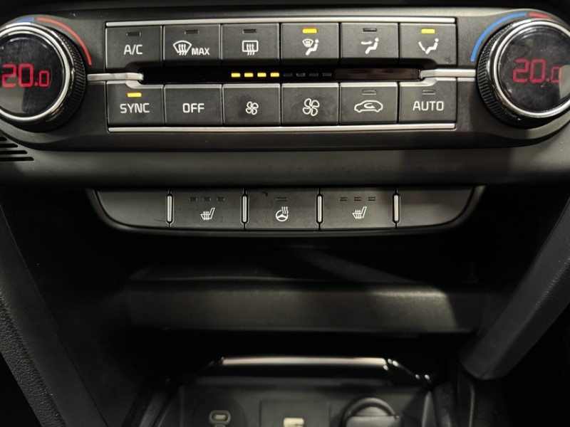 2025 (25) KIA CEED 1.5T GDi ISG 138 GT-Line 5dr DCT 5252412