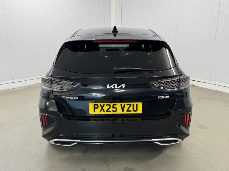 2025 (25) KIA CEED 1.5T GDi ISG 138 GT-Line 5dr DCT 5252394