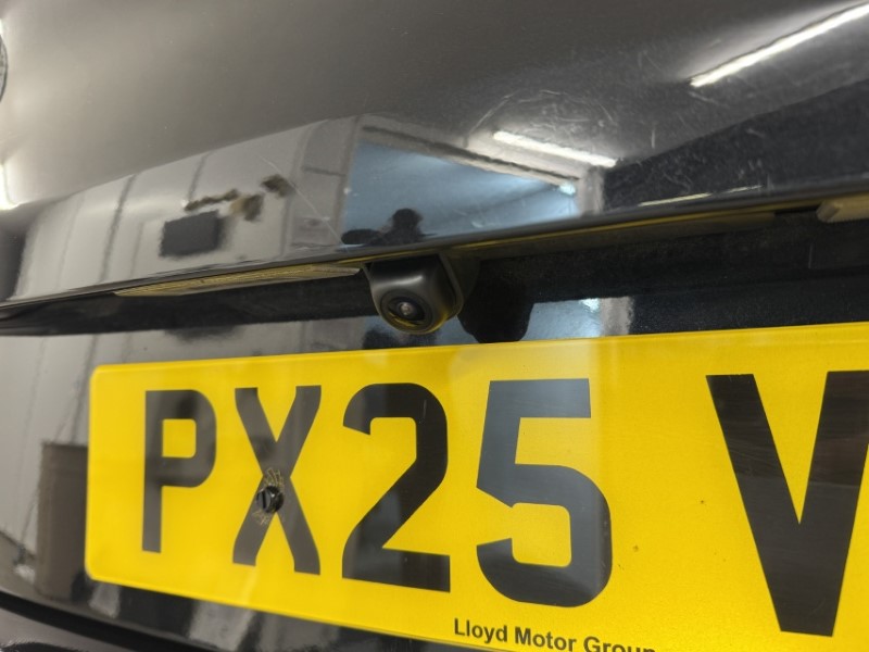 2025 (25) KIA CEED 1.5T GDi ISG 138 GT-Line 5dr DCT 5252398