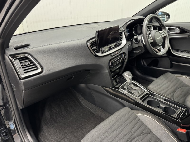 2025 (25) KIA CEED 1.5T GDi ISG 138 GT-Line 5dr DCT 5252402