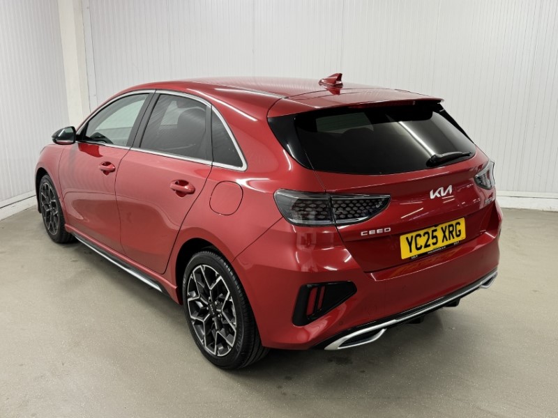 2025 (25) KIA CEED 1.5T GDi ISG 138 GT-Line 5dr DCT 5279470