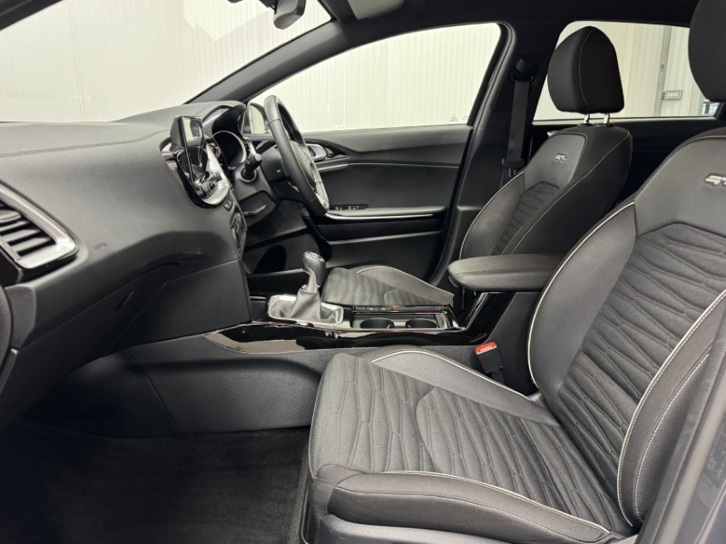 2025 (25) KIA CEED 1.5T GDi ISG 138 GT-Line 5dr 5278621