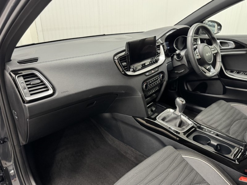 2025 (25) KIA CEED 1.5T GDi ISG 138 GT-Line 5dr 5278599