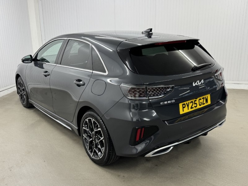 2025 (25) KIA CEED 1.5T GDi ISG 138 GT-Line 5dr 5278595