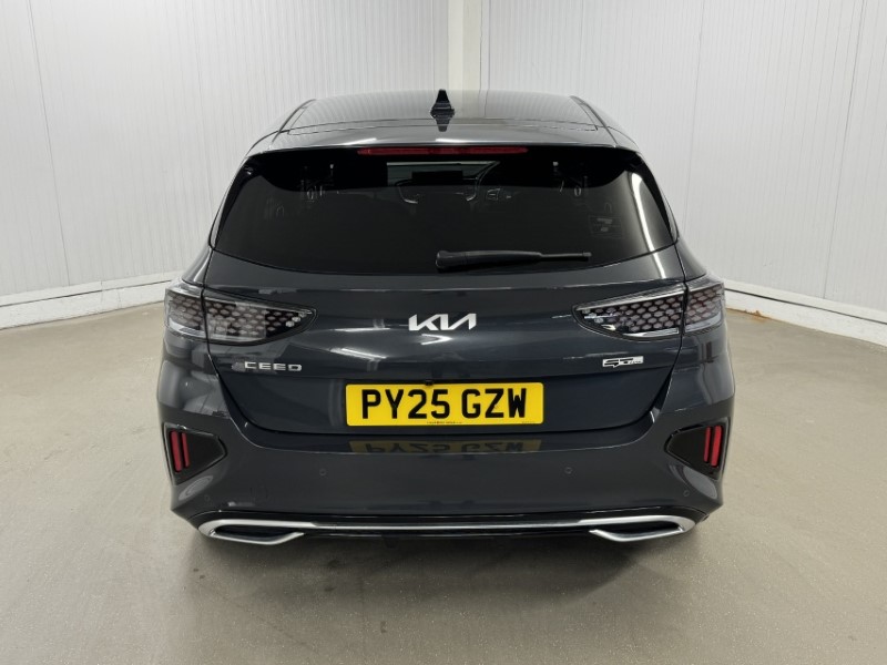 2025 (25) KIA CEED 1.5T GDi ISG 138 GT-Line 5dr 5278616