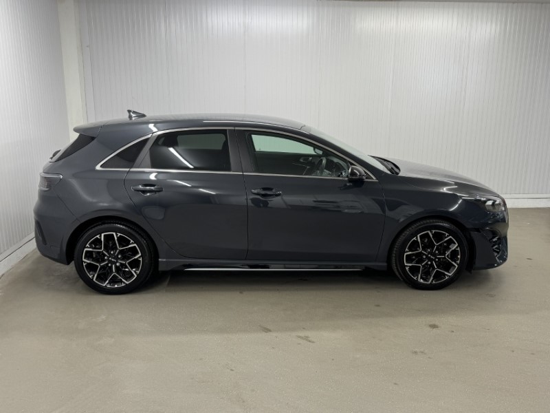 2025 (25) KIA CEED 1.5T GDi ISG 138 GT-Line 5dr 5278614
