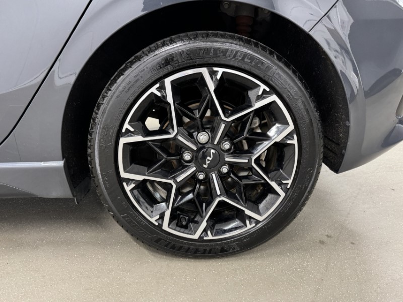 2025 (25) KIA CEED 1.5T GDi ISG 138 GT-Line 5dr 5278597