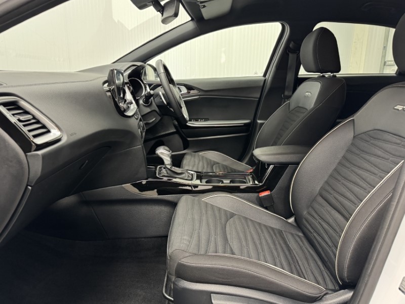 2025 (25) KIA CEED 1.5T GDi ISG 138 GT-Line 5dr DCT 5263900