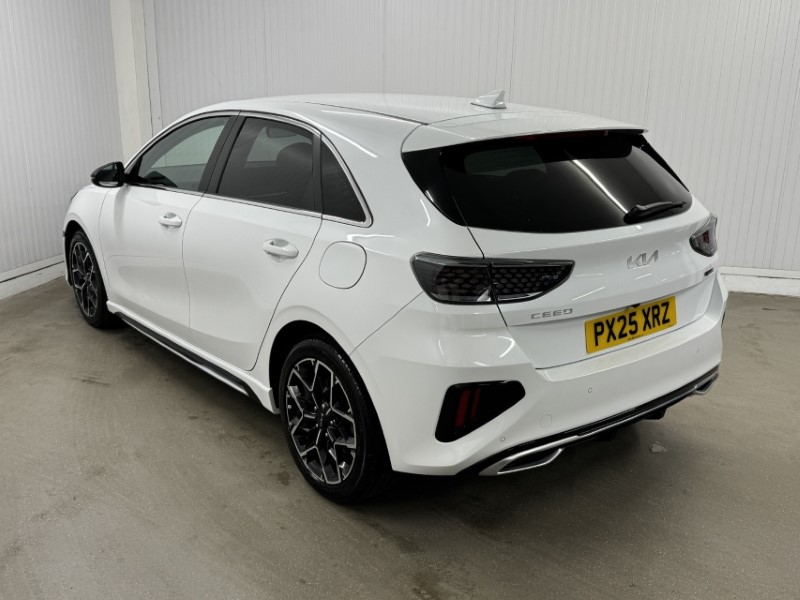 2025 (25) KIA CEED 1.5T GDi ISG 138 GT-Line 5dr DCT 5263896