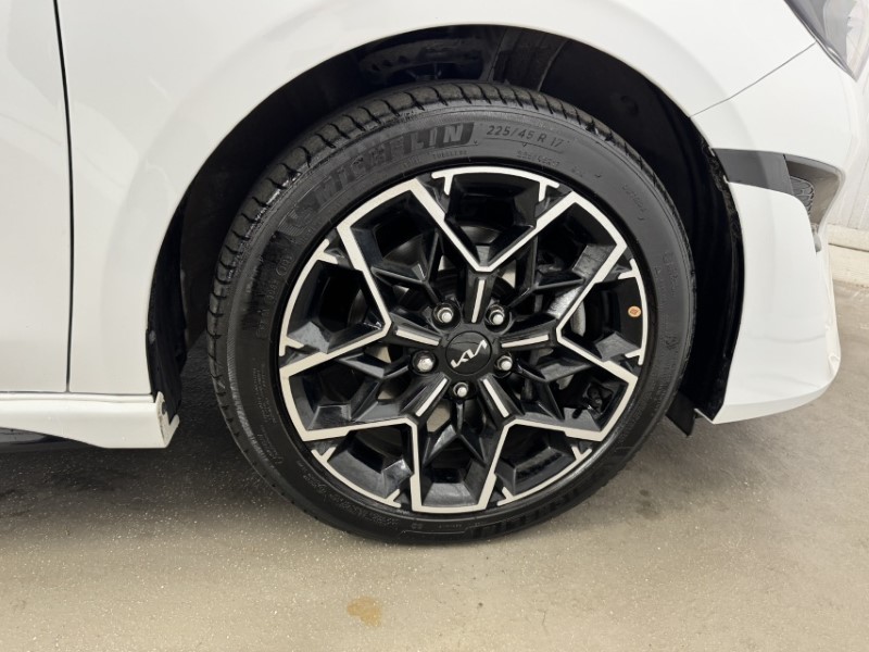 2025 (25) KIA CEED 1.5T GDi ISG 138 GT-Line 5dr DCT 5263901