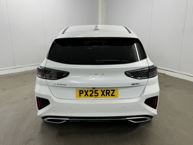 2025 (25) KIA CEED 1.5T GDi ISG 138 GT-Line 5dr DCT 5263895