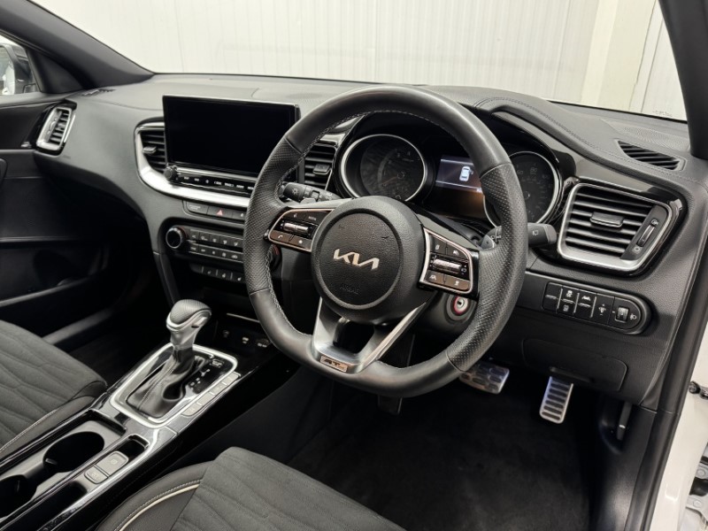 2025 (25) KIA CEED 1.5T GDi ISG 138 GT-Line 5dr DCT 5263921