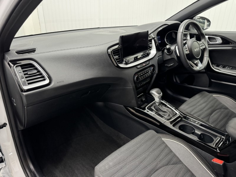 2025 (25) KIA CEED 1.5T GDi ISG 138 GT-Line 5dr DCT 5263919