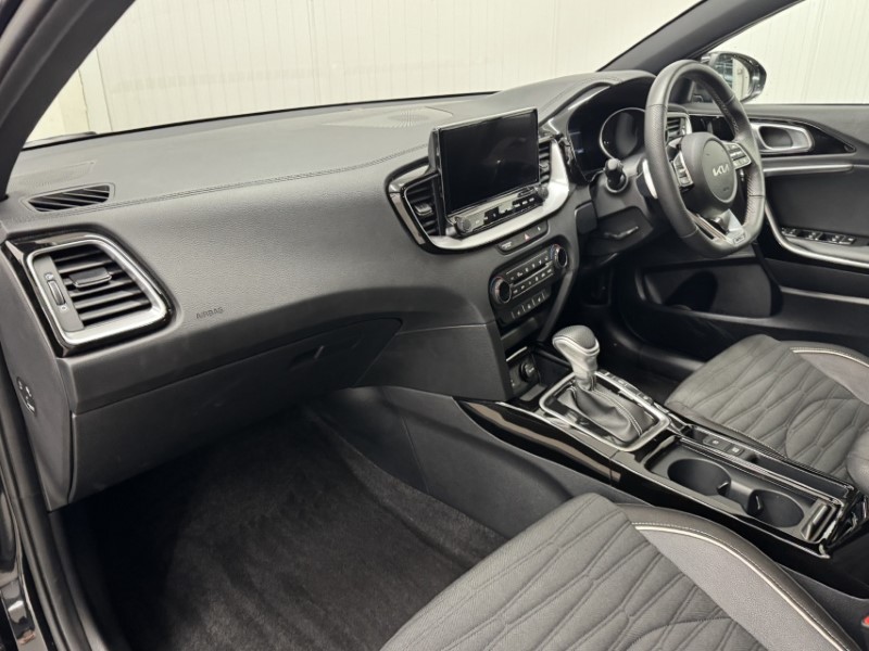 2025 (25) KIA CEED 1.5T GDi ISG 138 GT-Line 5dr DCT 5304998