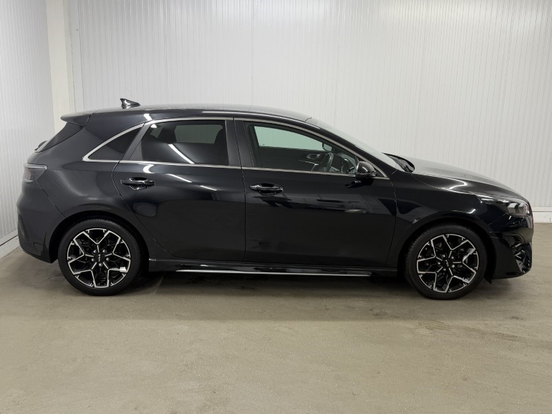 2025 (25) KIA CEED 1.5T GDi ISG 138 GT-Line 5dr 5481078