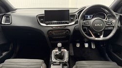 2025 (25) KIA CEED 1.5T GDi ISG 138 GT-Line 5dr 5481055