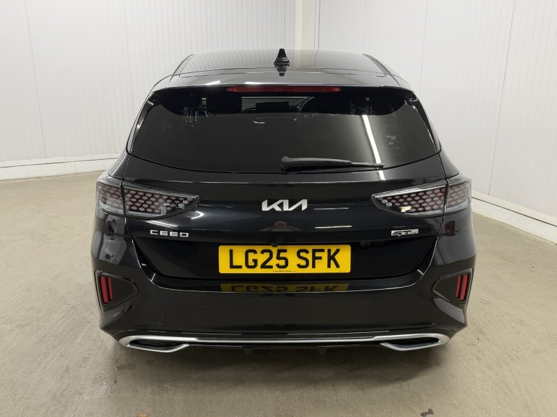 2025 (25) KIA CEED 1.5T GDi ISG 138 GT-Line 5dr 5481046
