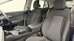 2025 (75) KIA SPORTAGE 1.6T GDi HEV Pure 5dr Auto 5539398