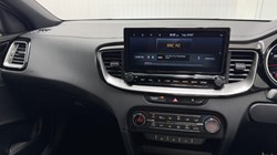 2025 (25) KIA CEED 1.5T GDi ISG 138 GT-Line 5dr DCT 5582597