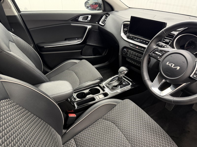 2025 (25) KIA CEED 1.5T GDi ISG 138 3 5dr DCT 5601818